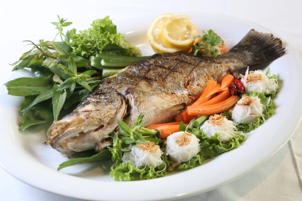 สั่ง 2 จานรับ 3 จาน อร่อยเพลินริมแม่น้ำเจ้าพระยา ณ ห้องอาหารริเวอร์ไซด์ กริลล์ โรงแรมรอยัล ออคิด เชอราตัน