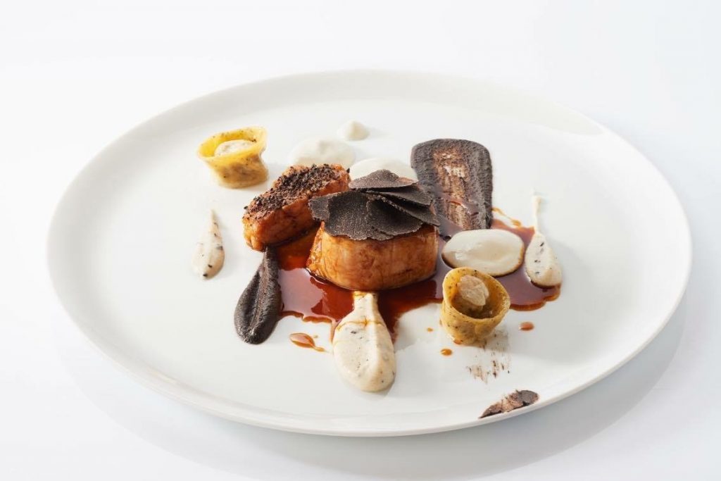 กลับมาอีกครั้ง ตามคำเรียกร้องกับมื้อดินเนอร์สุดเอ็กซ์คลูซีฟ โดย เชฟสเตฟาน บูคง มิชลินสตาร์ระดับ 2 ดาว ที่จะบินตรงมาจากเทือกเขาแอลป์ประเทศฝรั่งเศส ในวันที่ 25 ถึง 28 พฤษภาคม 2559 นี้ ที่ โรงแรม วี กรุงเทพฯ