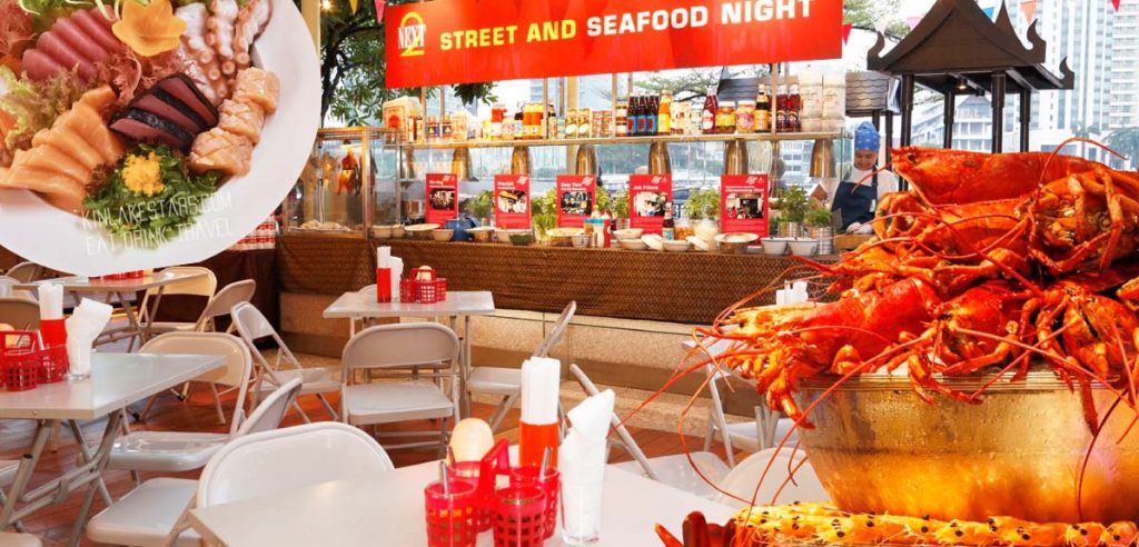 ยกสตรีทฟู้ดเจ้าดังทั่วกรุงมารวมให้บริการและซีฟู้ดระดับห้าดาวกินได้ไม่อั้นกับบริการชั้นเลิศละทัศนียภาพริมน้ำเจ้าพระยา ณ Next 2 Café, Shangri-la Bangkok