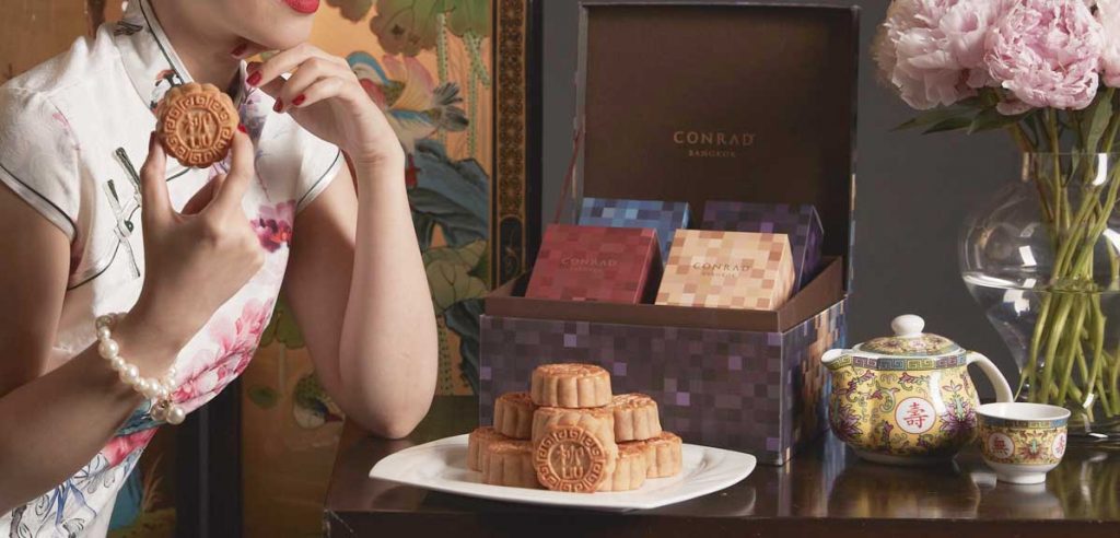 ขนมวันไหว้พระจันทร์ สูตรดั้งเดิมทำเองเคาะเอง จาก Liu, Conrad Bangkok