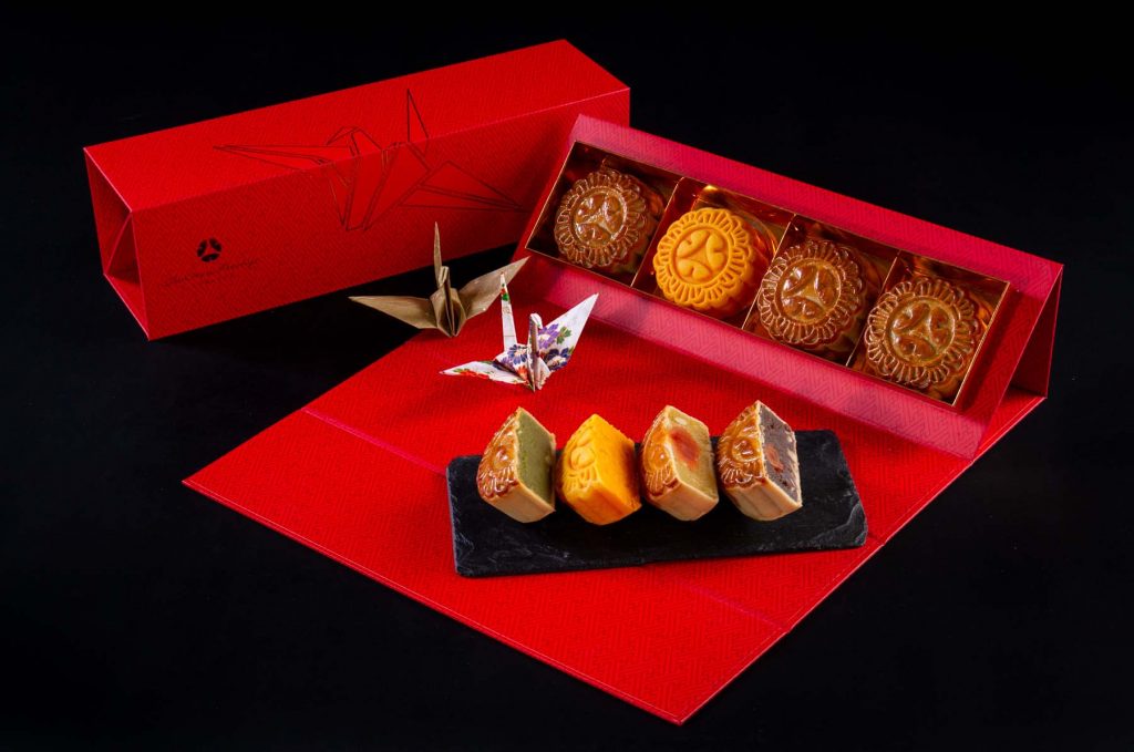 เก๋ไก๋กับกล่องจากแนวคิดโอริกามิ กับขนมไหว้พระจันทร์รสถูกปากปวงประชา จาก The Okura Prestige Bangkok