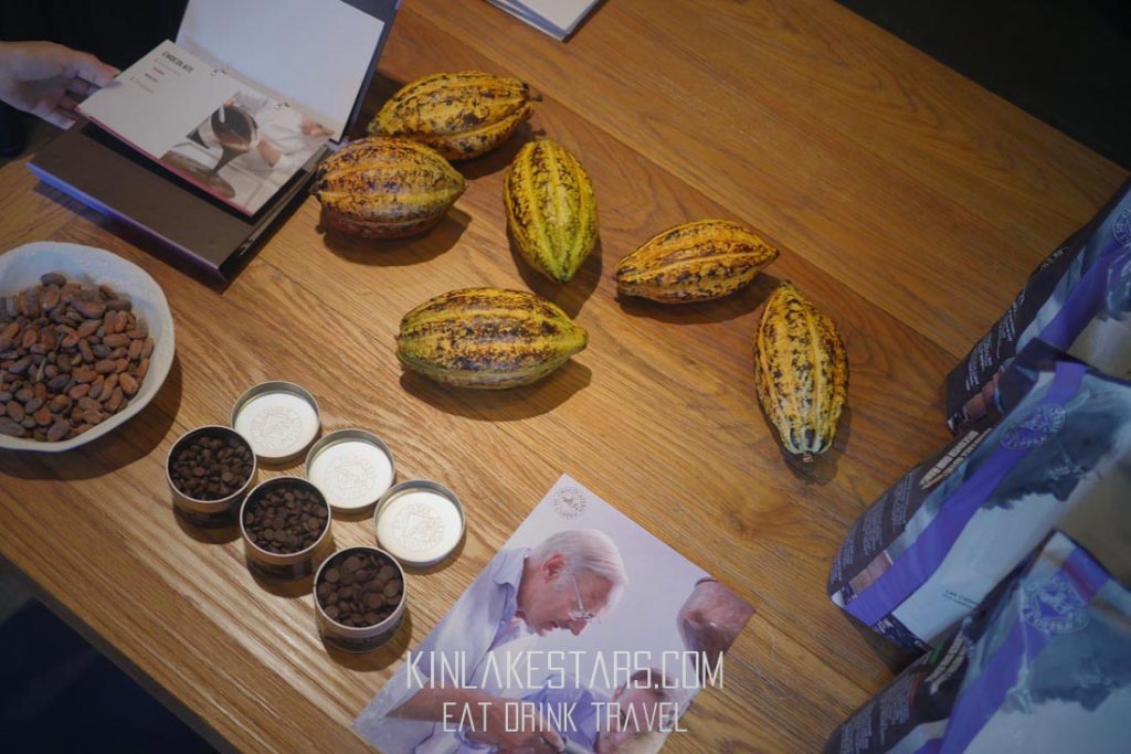ลิ้มรสขนมหวานรายการพิเศษจากเชฟรับเชิญผู้เชี่ยวชาญทางด้านช็อกโกแลต ให้บริการเพียงวันเดียวที่ อัพ แอนด์ อะบัฟ บาร์ และขนมชั้นเลิศขายต่อที่   LA PATISSERIE, The Okura Prestige Bangkok