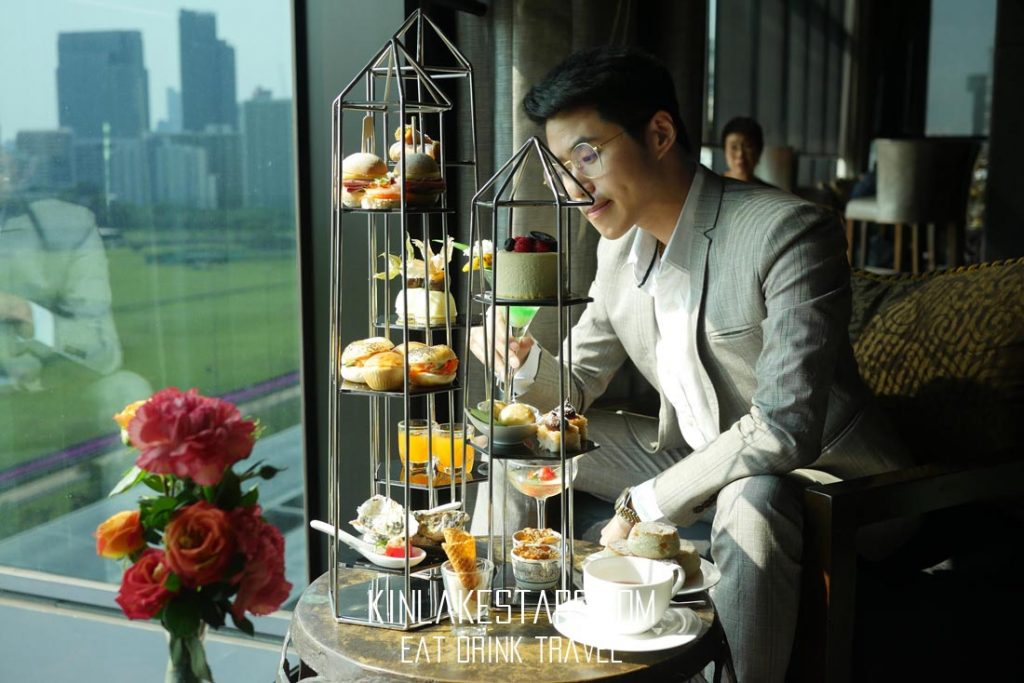 ดื่มด่ำอรรถรสเสน่ห์แห่งชุดน้ำชาบ่าย ‘Old New York – Modern Bangkok’ จากผลงานสร้างสรรค์ของเชฟคริสโตเฟอร์ มิลเลอร์ และ ธรณ ชัชวาลวงศ์ ดีไซเนอร์ และเจ้าของแบรนด์ TAWN C. ณ เดอะ เซนต์ รีจิส กรุงเทพฯ ตั้งแต่ 15 มีนาคม ถึง 31 พฤษภาคม นี้