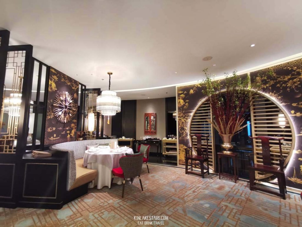 ห้องอาหาร เดอะ ซิลค์ โร้ด โรงแรมดิ แอทธินี โฮเทล แบงค็อก, อะ ลักซ์ชูรี คอลเล็คชั่น โฮเทล เชิญชวนทุกท่านร่วมคลุกหมี่ “โหล เห่” ตามประเพณีเพื่อความเป็นสิริมงคลต้อนรับปีฉลู